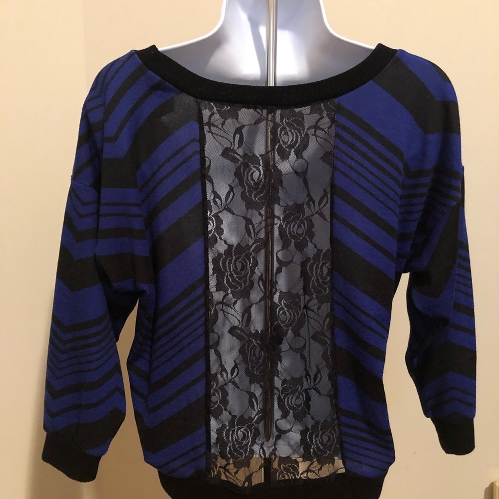 Ladies top - Picture 2 of 4